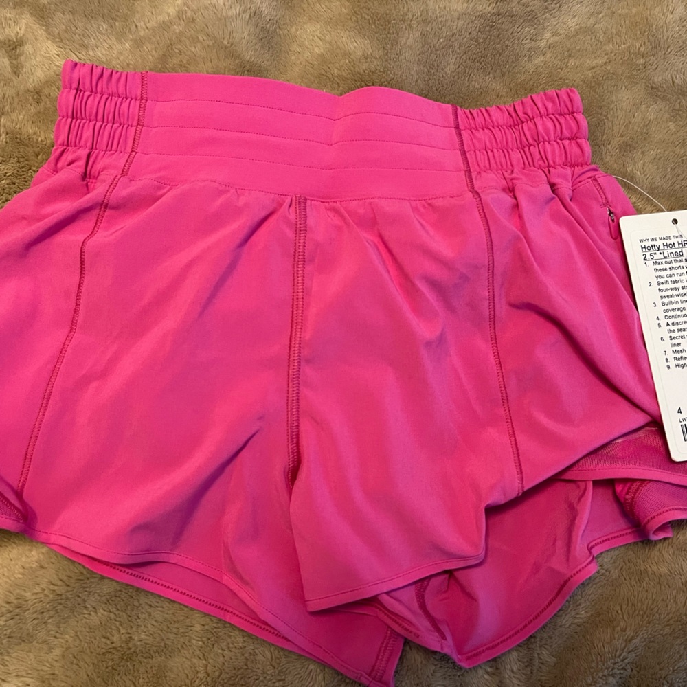 Lululemon hotty hot shorts size 4 NWT